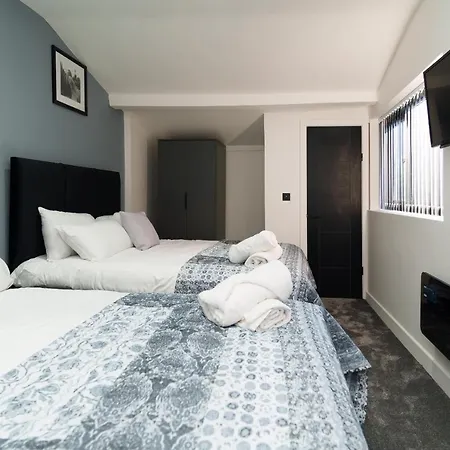 Hamilton Apartment *