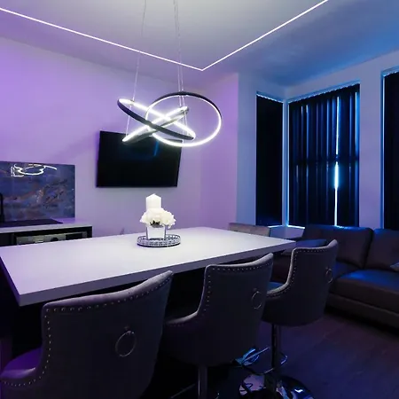 Hamilton Apartment *
