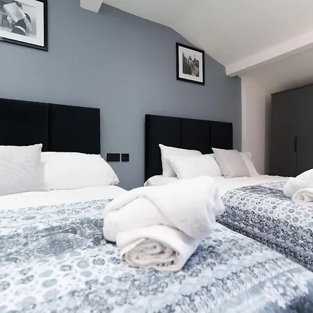 Hamilton Apartment *