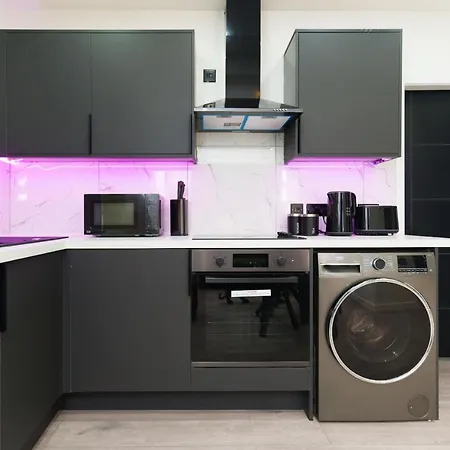 Hamilton Apartment *