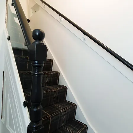 Hamilton Apartment *