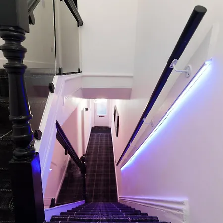 Hamilton Leeds (West Yorkshire)
