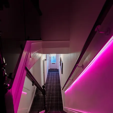 Hamilton Apartment *