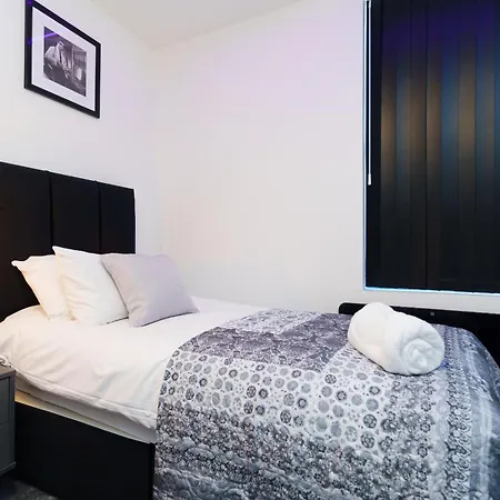 Hamilton Apartment *