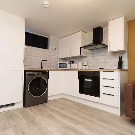 Hamilton Leeds (West Yorkshire)